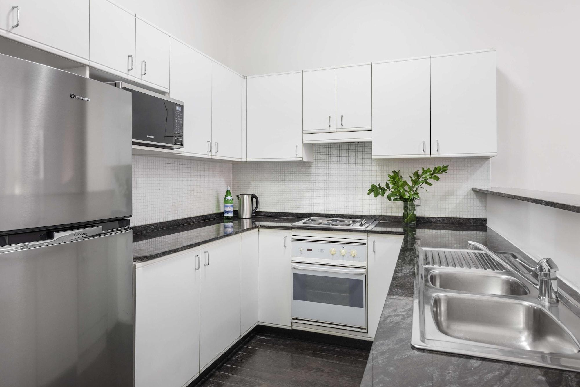Oaks Sydney Goldsbrough Suites Екстериор снимка